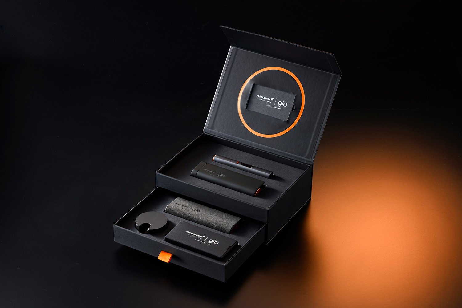 本エディションのために設計された、特別仕様のパッケージデザイン