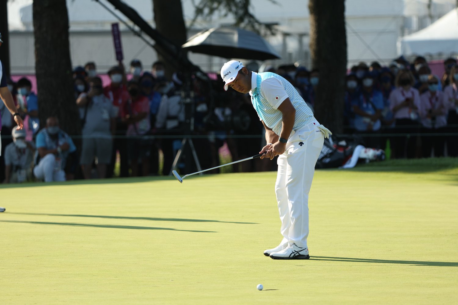 最終日、松山は首位に1打差2位で出て5バーディ、3ボギー。プレーオフ1ホール目でパーセーブならず4位タイで初の五輪を終えた　©JMPA