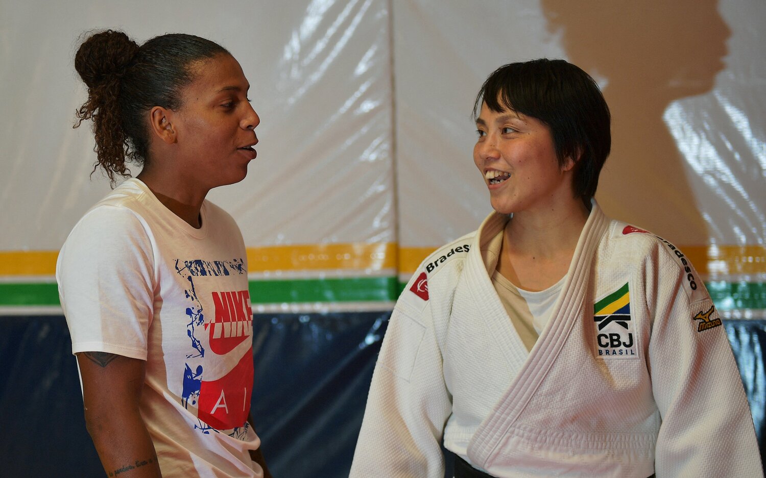 ラファエラと藤井さん　©SEBASTIAN SMITH,AFP/JIJI PRESS