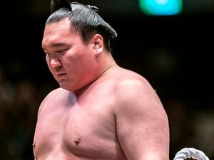 白鵬が語った「負けは死だと思っている」危険なダメ押し、肘打ち…“誰もが惹かれる好人物”なぜ土俵で豹変?「部屋閉鎖処分は本当に“重すぎた”のか」