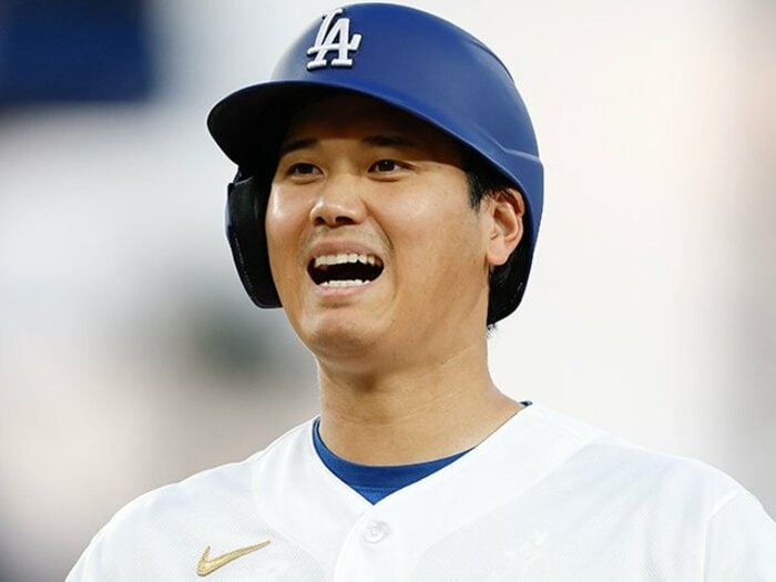 「ムネ、打ちました？」大谷翔平の声に報道陣ざわつき…ロハスとテオは「64万円高級時計ギフトに感激」“テレビに映らない”ドジャース舞台裏＜Number Web＞ photograph by  Brandon Sloter/Getty Images