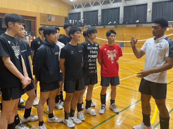 「医学部志望」「理系職で安定した人生を」春高バレー出場部員の意外な進路…“私学スポーツ強豪校”の部活改革「監督＆コーチは元日本代表」＜Number Web＞ photograph by Yuko Tanaka