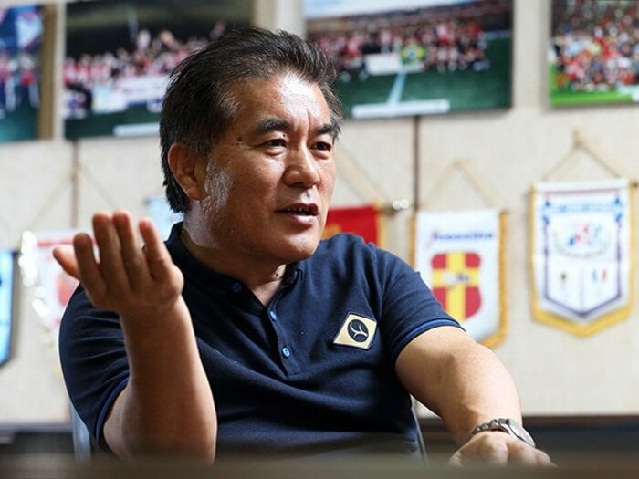 鹿島の強化部長を20年間務める男。鈴木満が語る監督、OB、鹿島の流儀。<Number Web> photograph by Shigeki Yamamoto