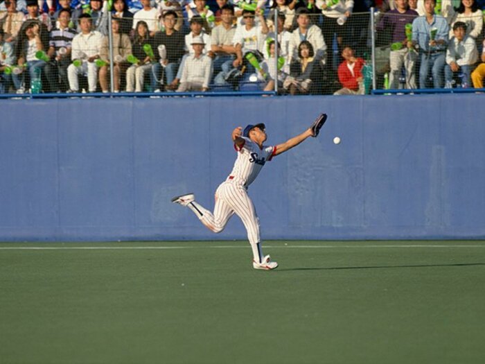 名手・飯田が“まさかの落球”…裏にあった石毛の叫び、森祇晶と野村克也の“共通認識”とは【伝説の日本シリーズ】＜Number Web＞ photograph by Naoya Sanuki