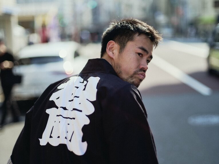 【人力車でバーチャル浅草さんぽ】元ラグビー日本代表…ムキムキの児玉健太郎さんが引く人力車で浅草を回った気になれる！　人力車夫のお仕事風景を見る　©︎Yuki Suenaga