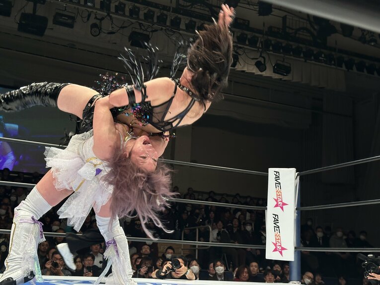 「敗者退団マッチ」として行われた上谷沙弥vs中野たむ　©Norihiro Hashimoto