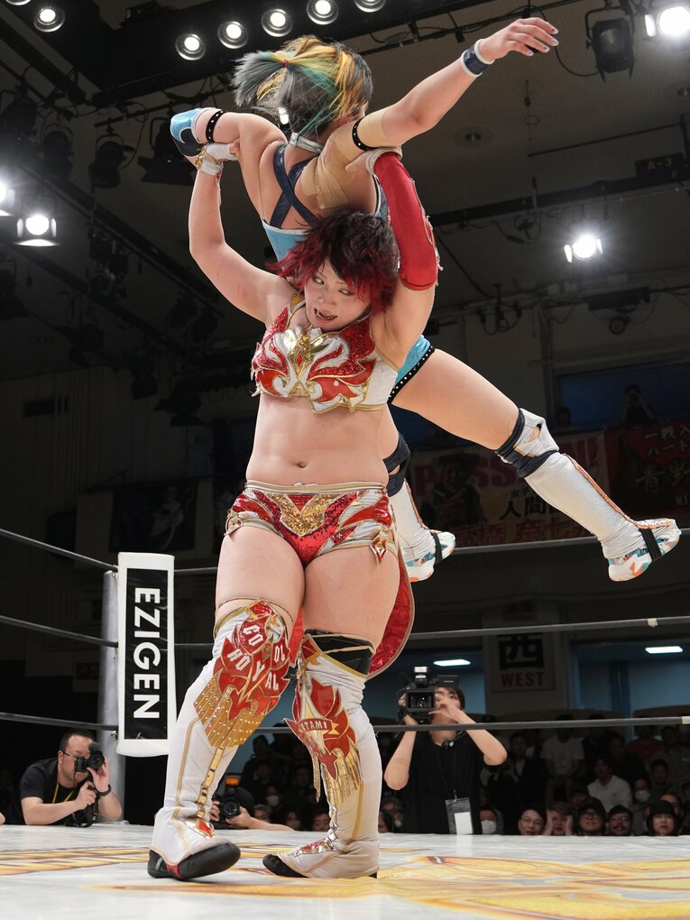 MIRAIをハイジャックボムに持っていく林下詩美　©Masashi Hara