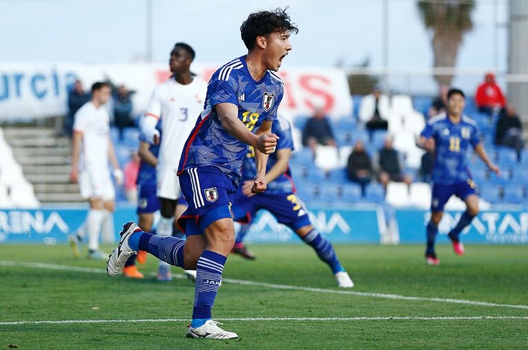 ベルギー戦で追撃のゴールを決めた佐藤恵允。結果は1分1敗だが、この遠征はパリ世代にとって大きな経験となったはず ／ photograph by Mutsu Kawamori