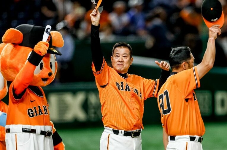 5月28日現在、23勝24敗で4位の巨人・原辰徳監督。”約束の6月”に向けリリーフ陣の立て直しが急務だ ／ photograph by Kiichi Matsumoto