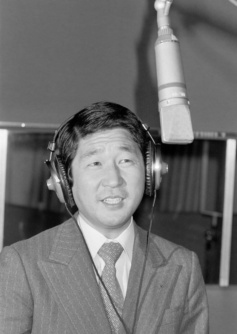 久米がニュースステーションでキャスターを務めていた時代、徳光和夫は『ニュースプラス1』（日本テレビ系）のキャスターだった（1979年撮影） ©JIJI PRESS