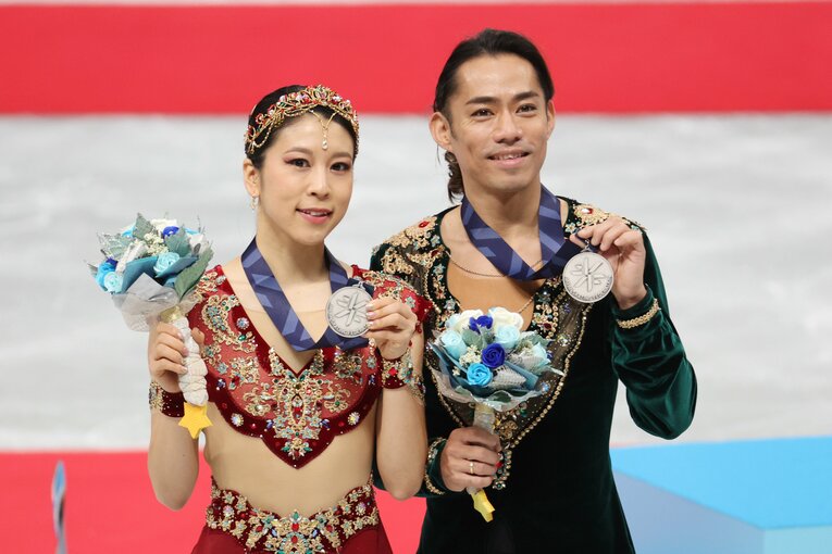 全日本選手権表彰式での村元・高橋