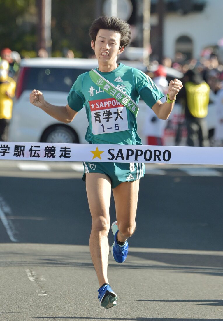 何とか往路1位でゴールテープを切った貞永さん。「ホッとした」のが正直な胸中だった　©JIJI PRESS