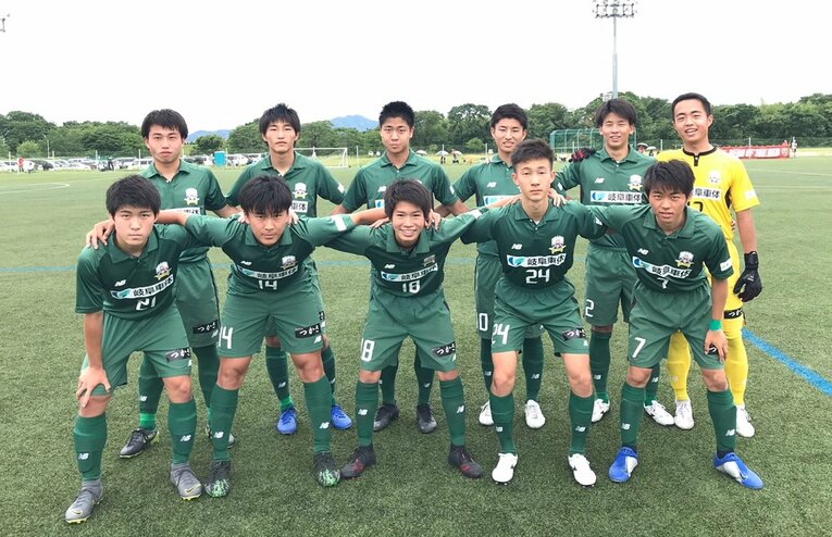 FC岐阜オフィシャルサイトに掲載されたいたU-18時代の川勝（後列右から3番目）　©︎FC GIFU