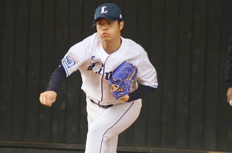 人的補償で西武に移籍した甲斐野央。熱のこもった投球練習だった ／ photograph by Kou Hiroo