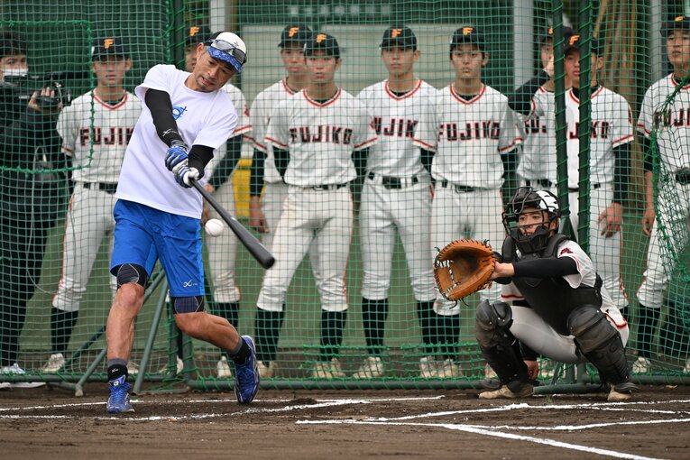 富士高校野球部を指導したイチロー　©Naoya Sanuki