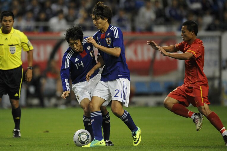 中村憲剛と原口元気　©︎Takuya Sugiyama