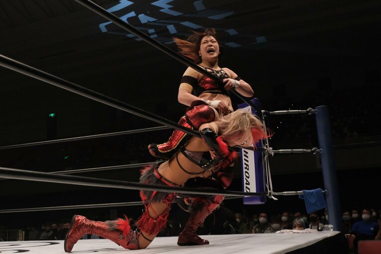 「ジュリアvs鈴季すず」はなぜ“最高に映える”タイトルマッチだったのか？ 試合直後の“姉妹”が明かしたそれぞれの「25分4秒」(36)