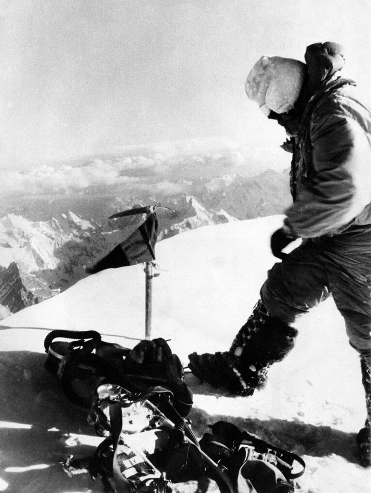 こちらも1954年のK2初登頂。登頂に成功した2人のうちの1人アキッレ・コンパニョーニ　©Getty Images