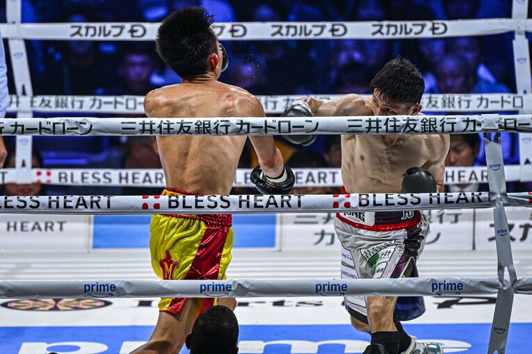 ユーリ阿久井政悟vs.タナンチャイ・チャルンパック（WBA世界フライ級タイトルマッチ）©Takuya Sugiyama