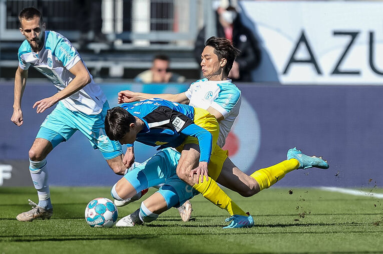 板倉のスライディング　©Getty Images