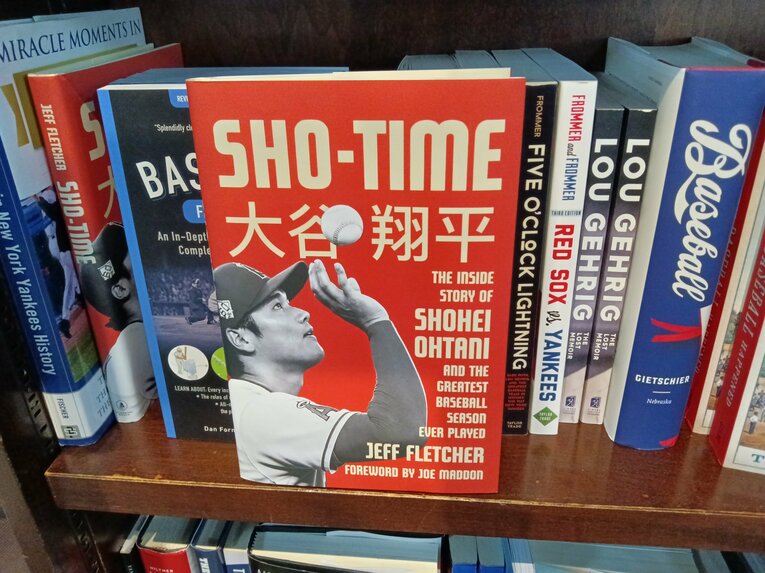 【FA有力地／ニューヨーク】大谷の本があった…それも2冊も！　 ©Shoko Mizutsugi