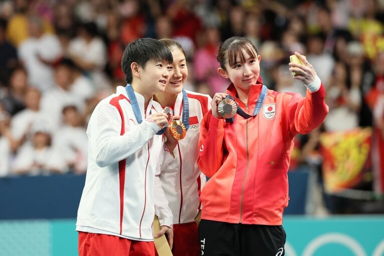 女子シングルスの表彰台で　©︎JMPA