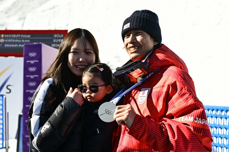 堀島行真の微笑ましい家族ショット　©Nanae Suzuki/JMPA