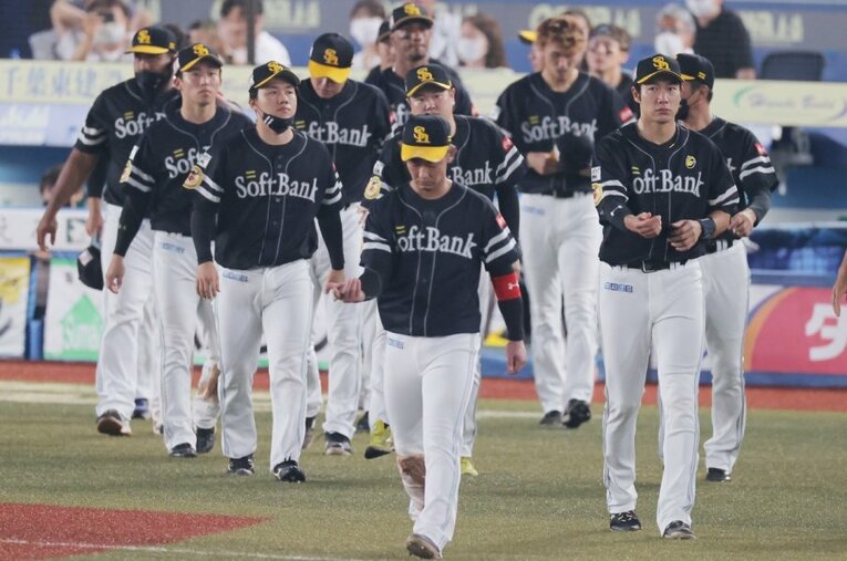 近年、ソフトバンクのドラフト上位選手が伸び悩んでいる。一軍投手コーチに就任する斉藤和巳はどう見るのか？ ／ photograph by JIJI PRESS