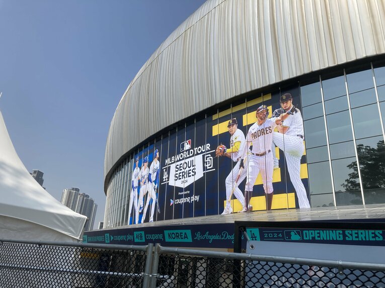 開幕戦仕様の高尺スカイドーム　©Che Sukyoung