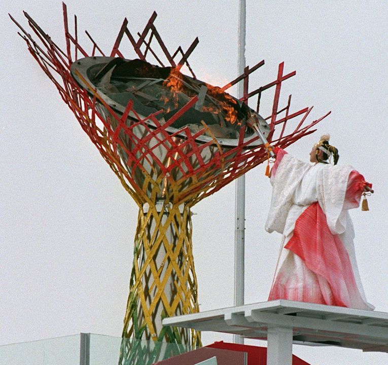 伊藤みどりの聖火点火　©JIJI PRESS