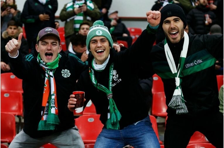 古橋亨梧のスパイクに「日の丸とKyogo」 セルティックでの絶好調ぶりを撮って体感した“スピードと日本代表での期待”(29)