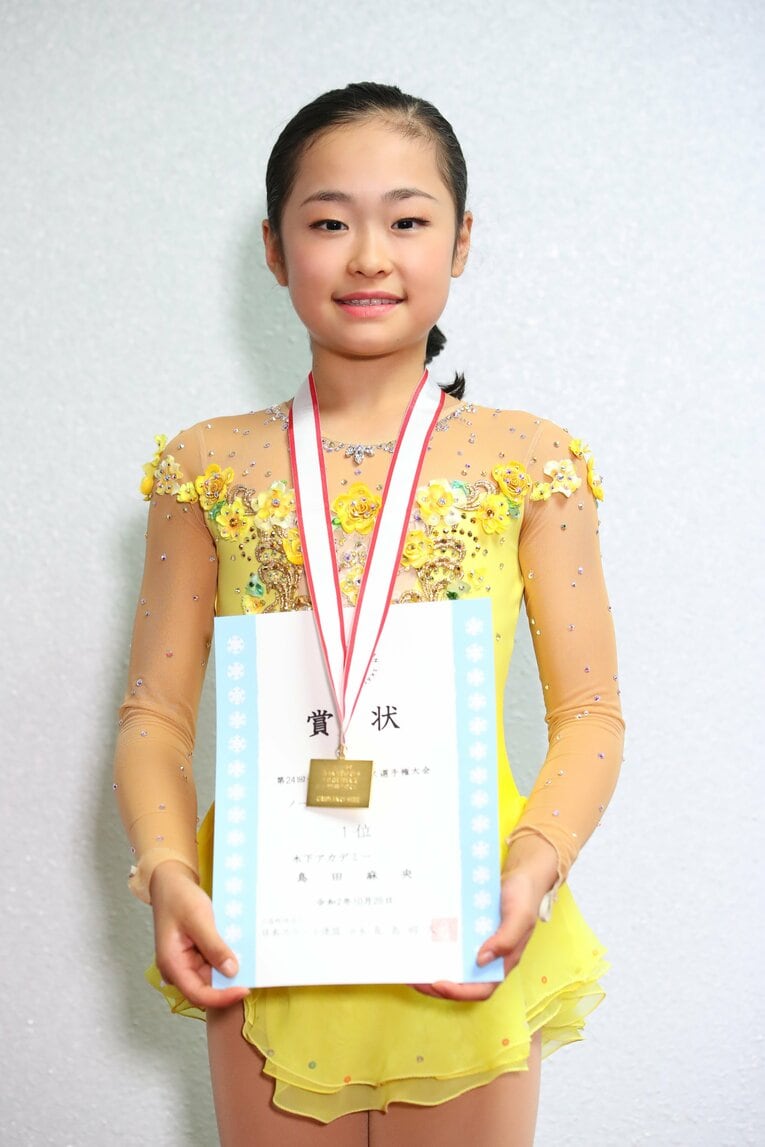 2020年11月の全日本ノービスAで優勝した12歳の島田麻央　©︎AFLO