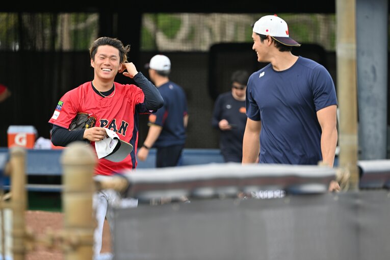 WBCの練習中、由伸と翔平が笑顔で……（全4枚中の3枚目） ©Naoya Sanuki