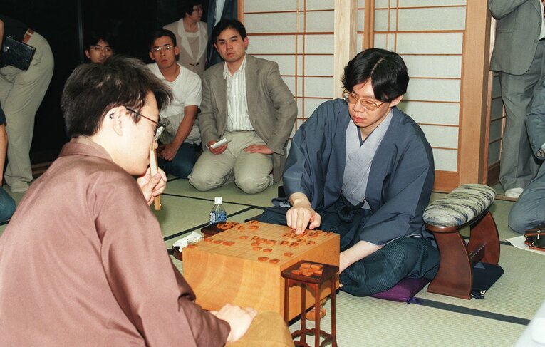 97年の名人戦では8期ぶりに谷川が名人位に返り咲いた　©JIJI PRESS