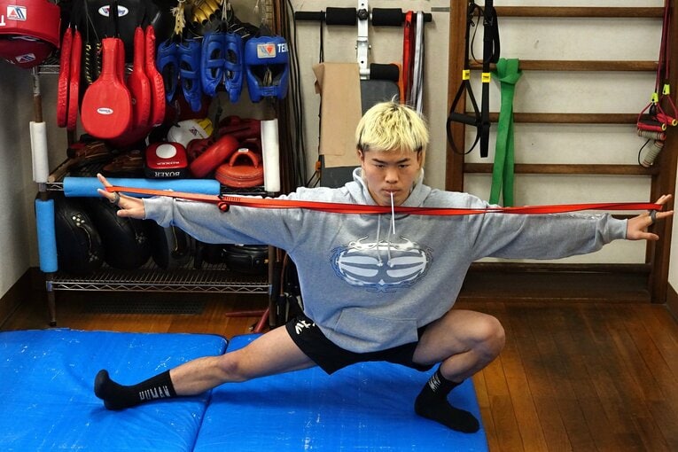 那須川天心が公開練習で行っていた準備運動　©Koji Fuse