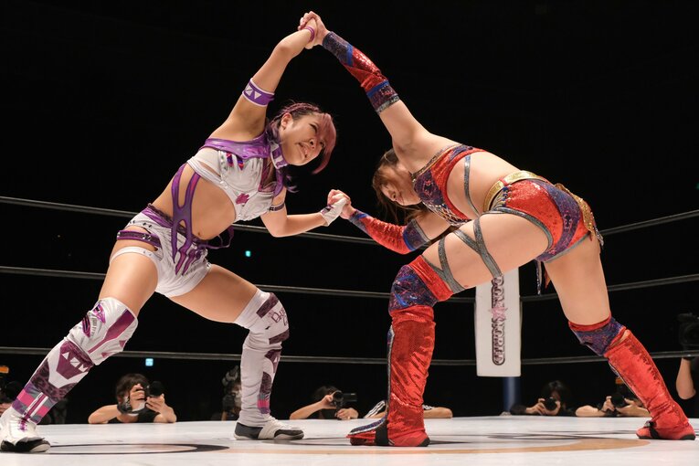 11月、朱里の持つSWA世界王座に挑戦したAZM