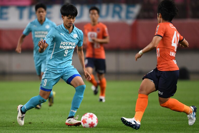 2017年9月の天皇杯、筑波大2年20歳の三笘。当時は66kgで今よりも5～7kgほど少なかった　©Getty Images