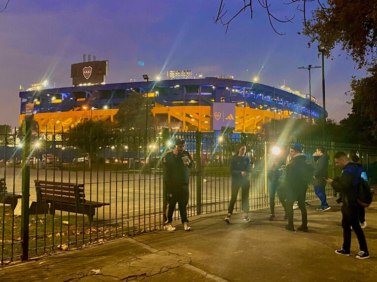 ボンボネーラ周辺、怪しい雰囲気が漂う（全16枚中の2枚目）　©Atsushi Iio