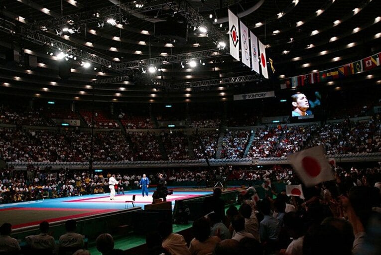 井上康生は無敵のヒーローだった。2003年、世界選手権の「背中」。(3)