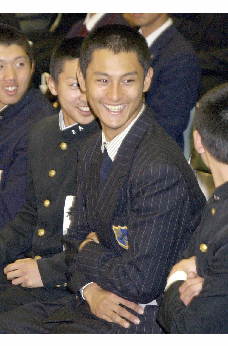 制服（ブレザー）姿のダルビッシュ　©KYODO