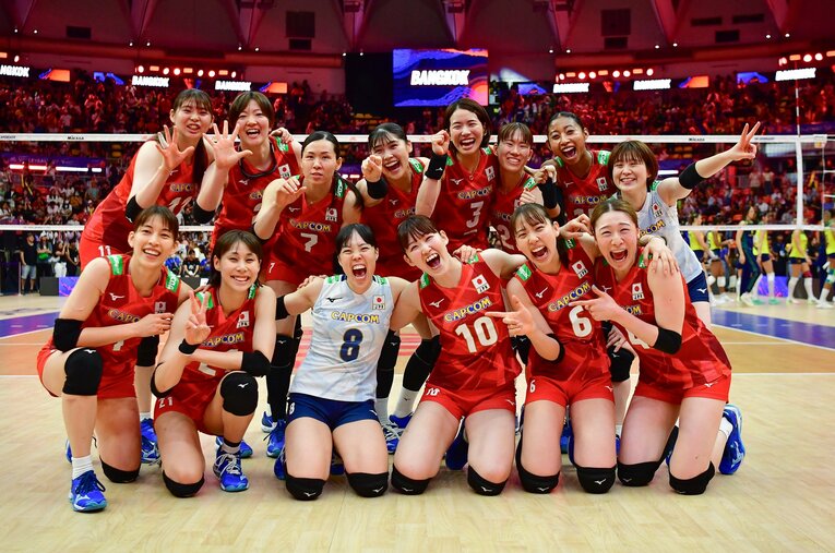 バレーボール女子日本代表。パリ五輪出場を決め、ネーションズリーグファイナルでは決勝進出、イタリアに敗れたものの銀メダルを獲得した　©Volleyball World