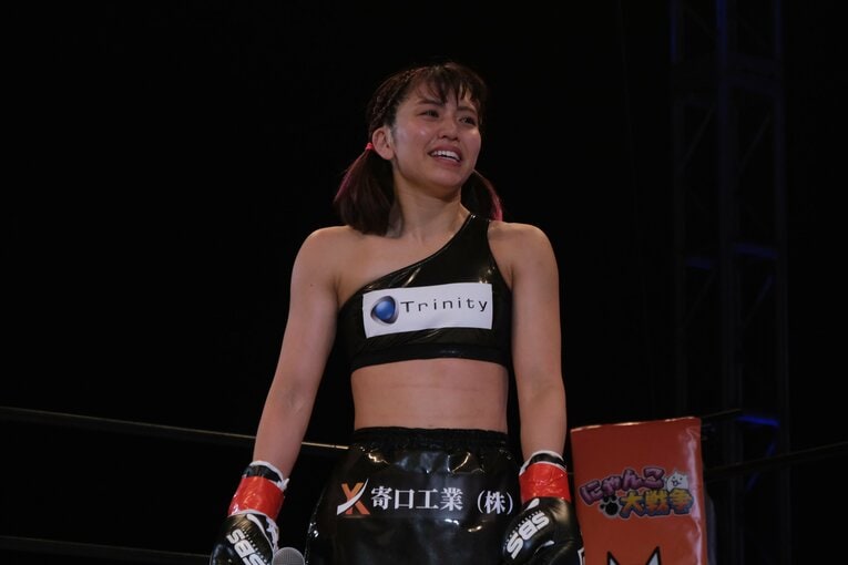 エキシビションを終えたぱんちゃん。涙を浮かべ、対戦相手とファン、関係者への感謝を口にした