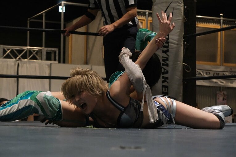 「他では見られない安納サオリだった」人気女子レスラー“3試合出ずっぱり”の凱旋興行に密着「体重が4kg減って…そりゃそうですよね」(41)