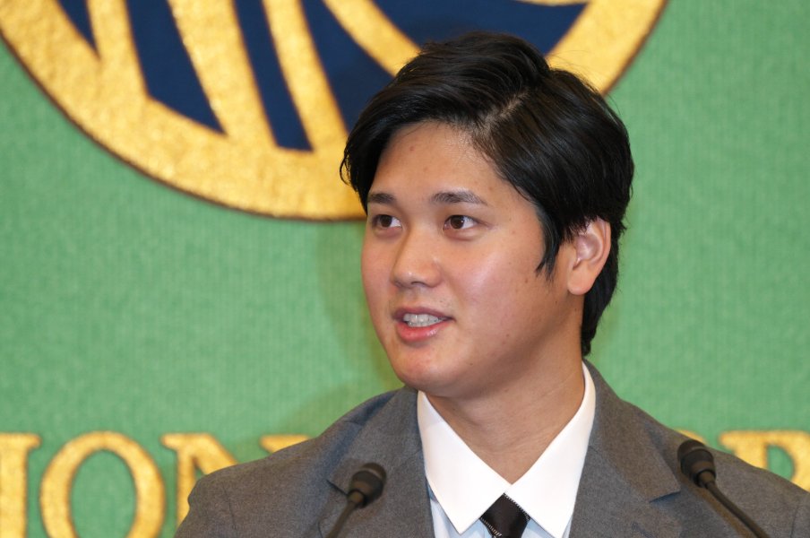 大谷翔平の記者会見「質問レベルが低すぎ」論争で思い出す、引退の浅田真央に「トリプルアクセルに声をかけるなら?」の意外な結末<Number Web> photograph by Hideki Sugiyama