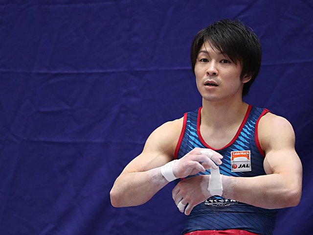 内村航平、哲学を貫き鉄棒に専念。オリジナル技「ウチムラ」の可能性。<Number Web> photograph by Yohei Osada/AFLO SPORT