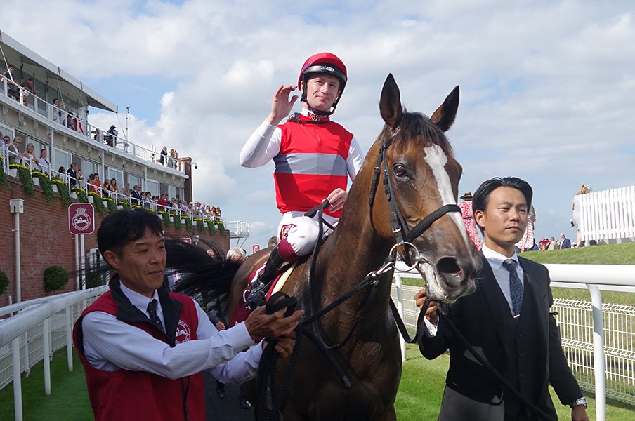 名手マーフィー騎手に導かれて。ディアドラ、初の海外GI制覇達成。<Number Web> photograph by Satoshi Hiramatsu