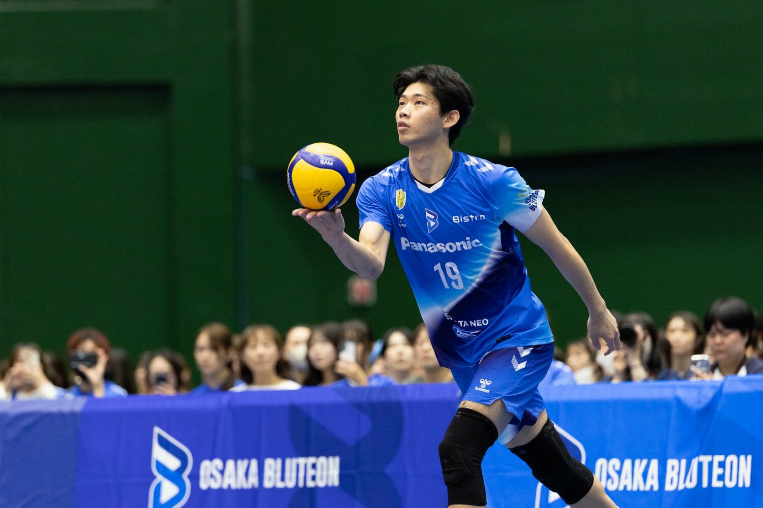 SVリーグ連覇が懸かるシーズンへの意気込みを明かした西川馨太郎　©︎OSAKA BLUTEON