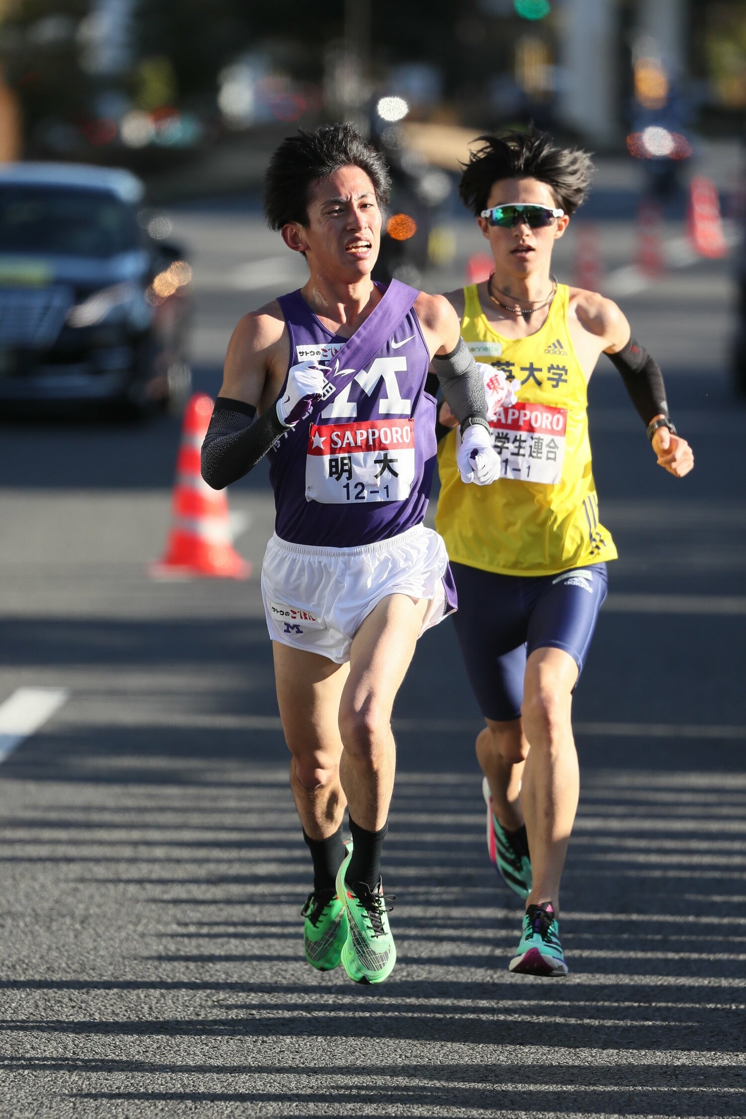 1区で大逃げを打った新田颯（関東学連）を最後でとらえて区間賞を獲得した富田　©JMPA