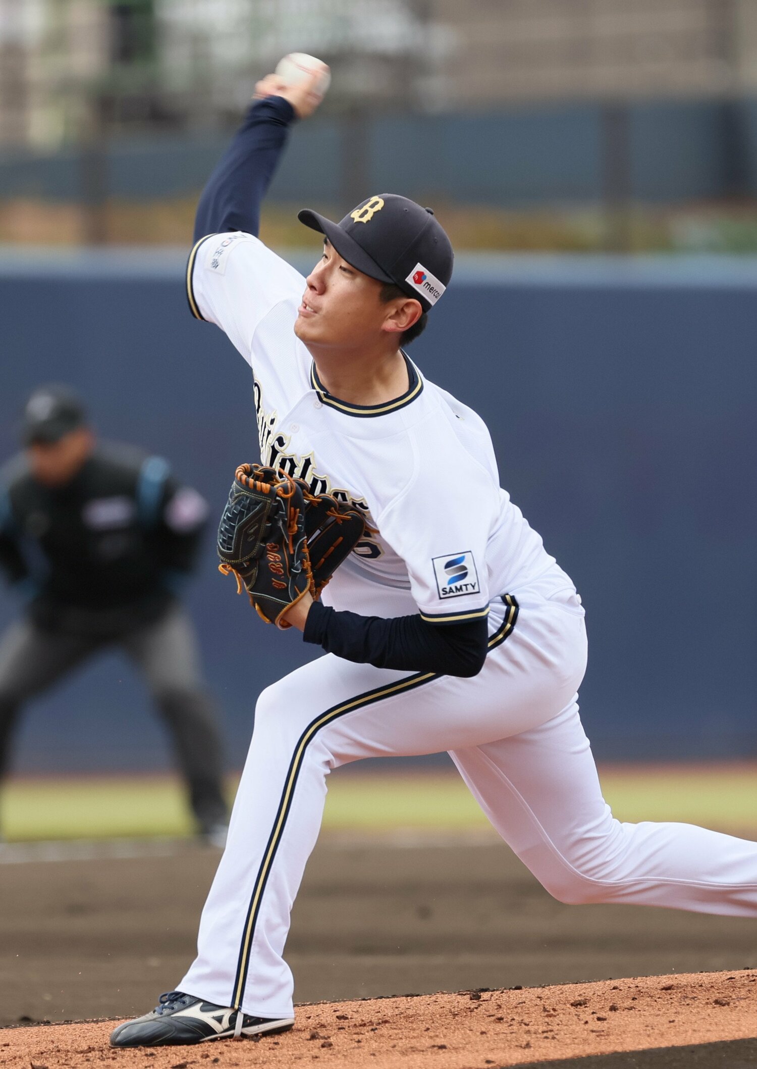 オリックスのリリーバーとして活躍した吉田　©JIJI PRESS