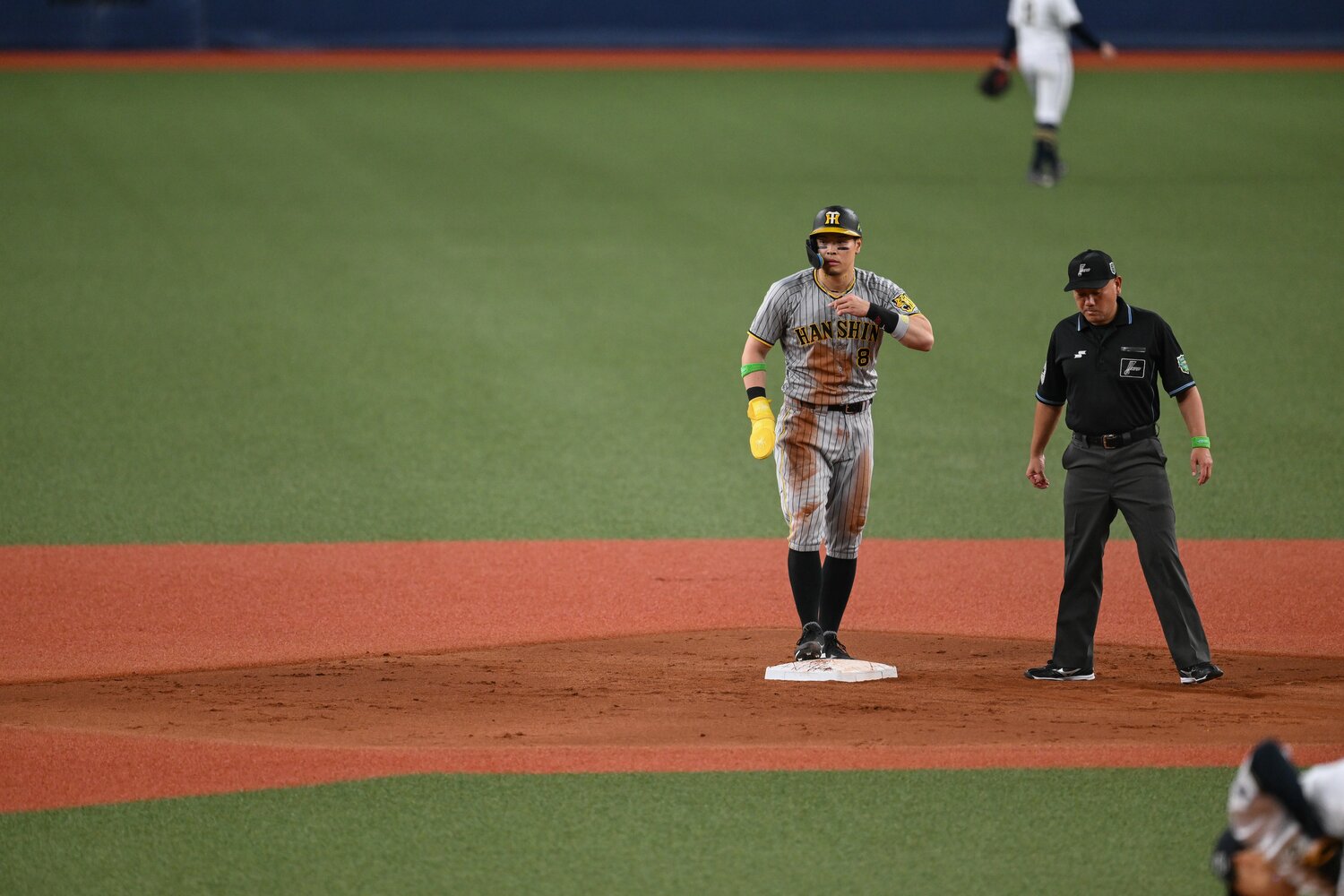 5回に先頭打者で出塁するとすかさず二盗を決めた佐藤輝明（3枚目／全3枚中）©︎Nanae Suzuki